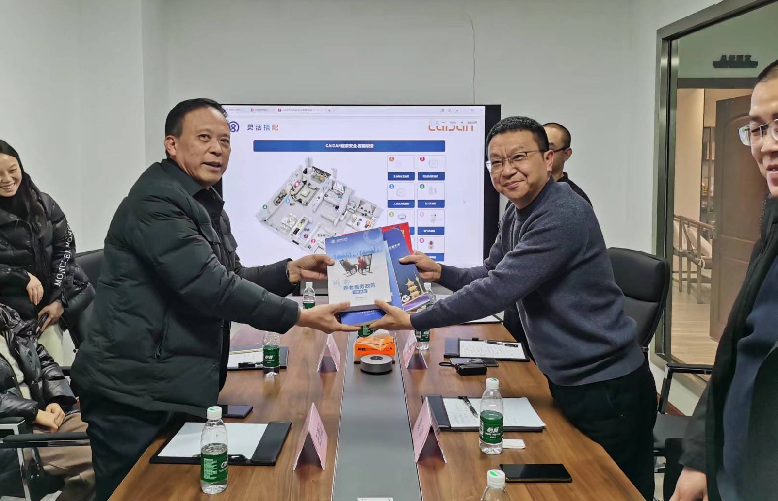 成都养老服务业协会石勇进书记一行 莅临八维九章考察